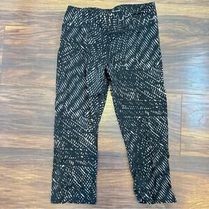 Black white gray athletic cropped leggings pants size small S  b1
